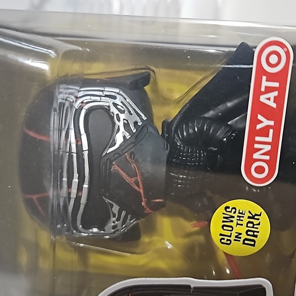 Funko- Kylo Ren 308 glows in the dark - Picture 2 of 2